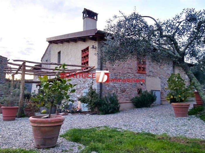Casa con 6 locali in vendita in VIA SEI MIGLIA, Camaiore Paese, Camaiore