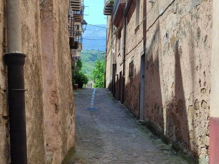 Casa quadrilocale in vendita in Via C Grisanti, Isnello