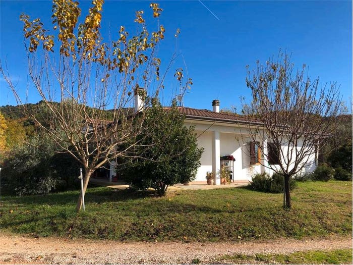 Casa con 6 locali in vendita in Strada Vicinale Santa Maria di Roncione, Deruta