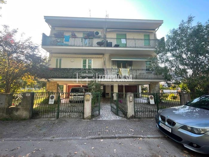 Appartamento trilocale in vendita in Via Monte Sabotino, Comacchio Città, Comacchio