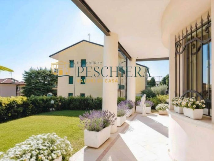 Appartamento con 5 locali in vendita in Via Giovanni Pascoli, Desenzano Centro, Desenzano del Garda