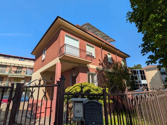 Casa con 6 locali in vendita in Corso Bra, Mussotto Corso Asti, Alba