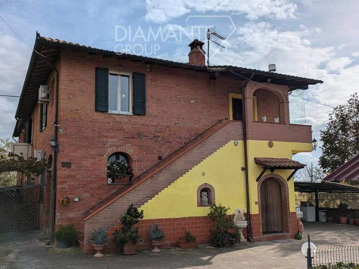 Casa con 6 locali in vendita in Strada Senza Nome, Acquaviva, Montepulciano