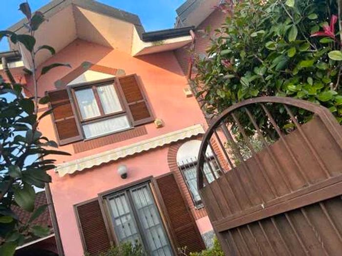 Casa con 5 locali in vendita in Via Giuseppe Garibaldi, Casarile