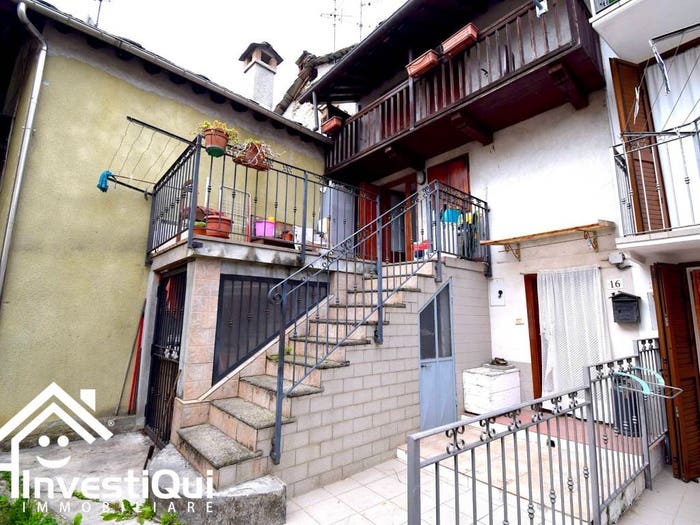 Casa trilocale in vendita in Frazione Perini, La Villa, Traves