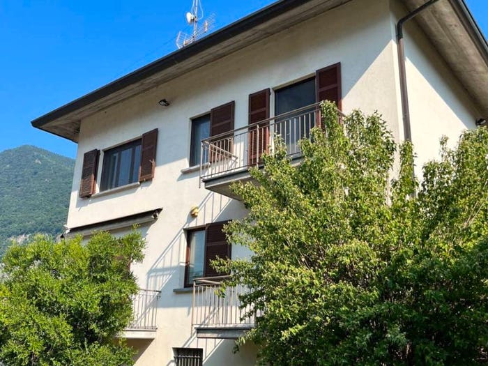 Casa con 6 locali in vendita in VIA VITTORIO VENETO, Canzo