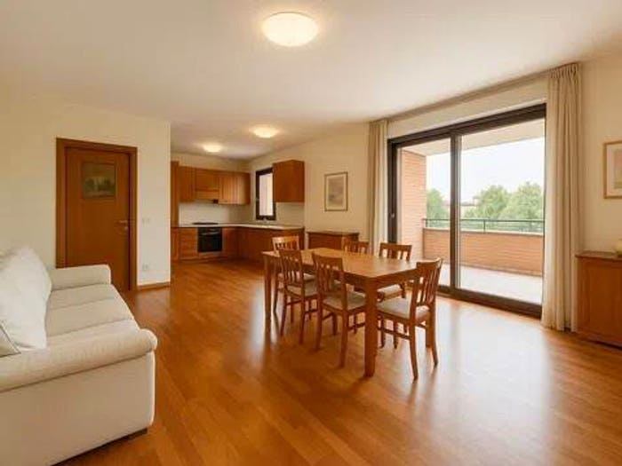 Appartamento quadrilocale in vendita in Via Monsignor Luigi Della Valle, Villaggio Giardino, Modena
