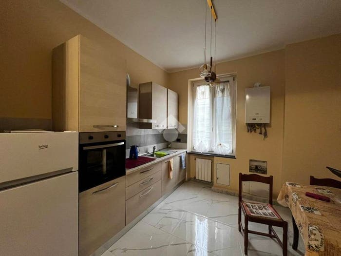 Appartamento trilocale in vendita in Via Toti, Staglieno, Genova