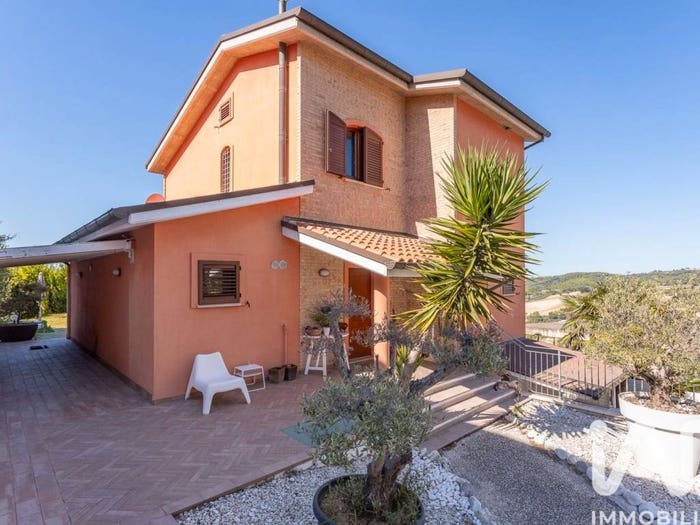 Casa con 6 locali in vendita in Via Del Galletto, Centro, Camerano