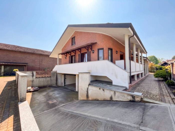 Casa con 6 locali in vendita in Via Monte Grappa, Centro, Carignano