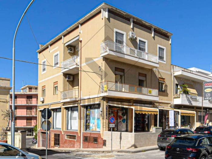 Appartamento con 6 locali in vendita in Via Napoli, Centro, Noto
