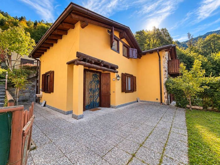 Casa trilocale in vendita in Via Don Vittore Galizzi, Bondione, Valbondione