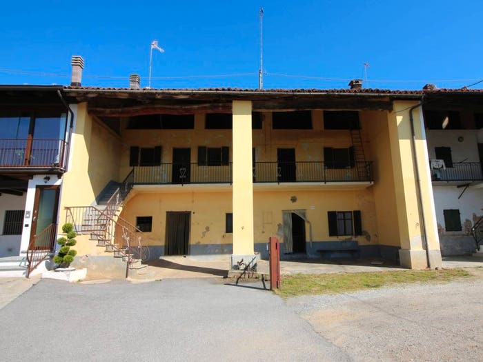 Casa con 6 locali in vendita in Via Langhe, Centro, Magliano Alpi