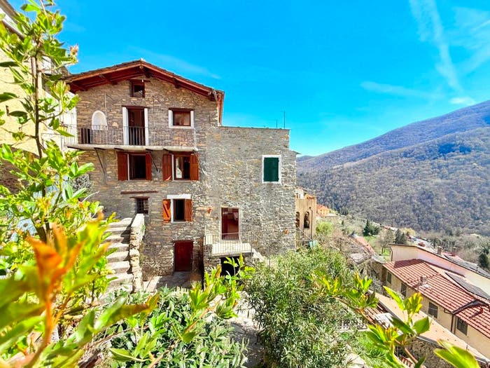 Casa quadrilocale in vendita in Via Camillo Benso di Cavour, Centro, Rezzo