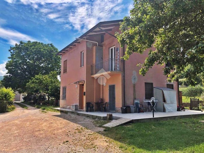 Casa con 6 locali in vendita in Vocabolo Fornace, Centro, Valfabbrica