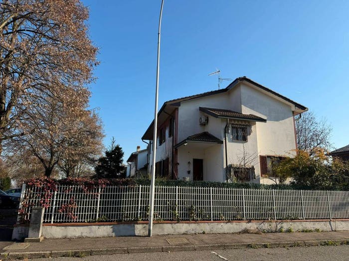 Casa quadrilocale in vendita in Via Aldo Moro, Moncucco, Vernate
