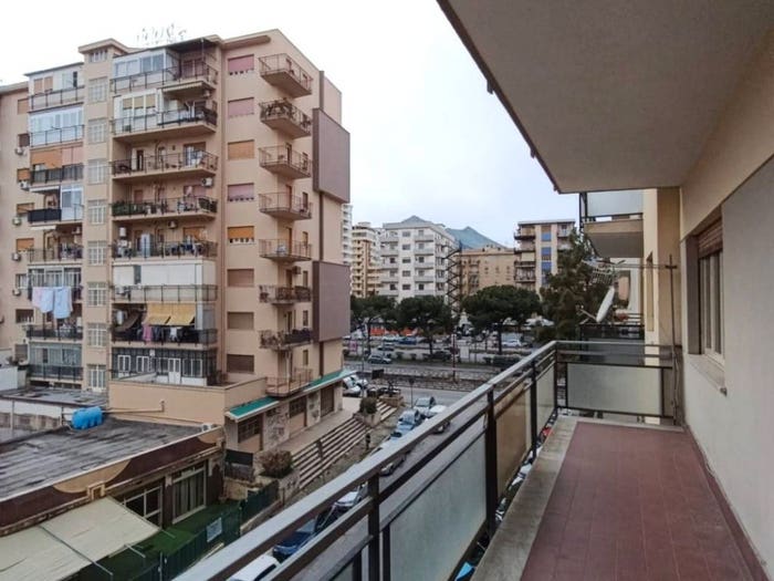 Appartamento quadrilocale in vendita in Via Luigi Settembrini, Noce, Palermo