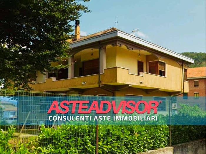Casa con 6 locali in vendita in Via Salino, Cortemilia
