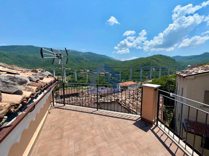 Casa con 6 locali in vendita in Vico Primo Fontana Media, Villa Santa Maria