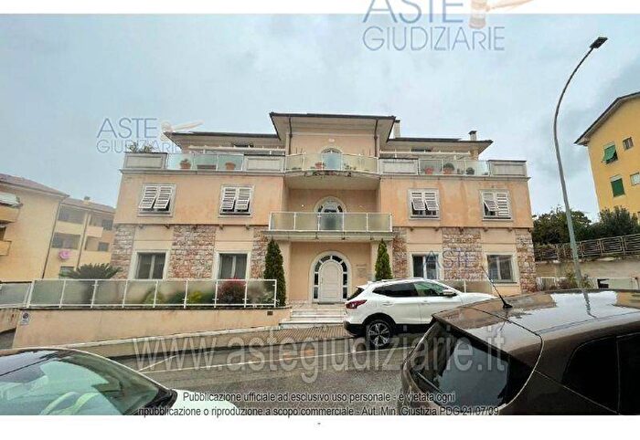 Appartamento con 6 locali in vendita in Via Buozzi, Centro, Monsummano Terme