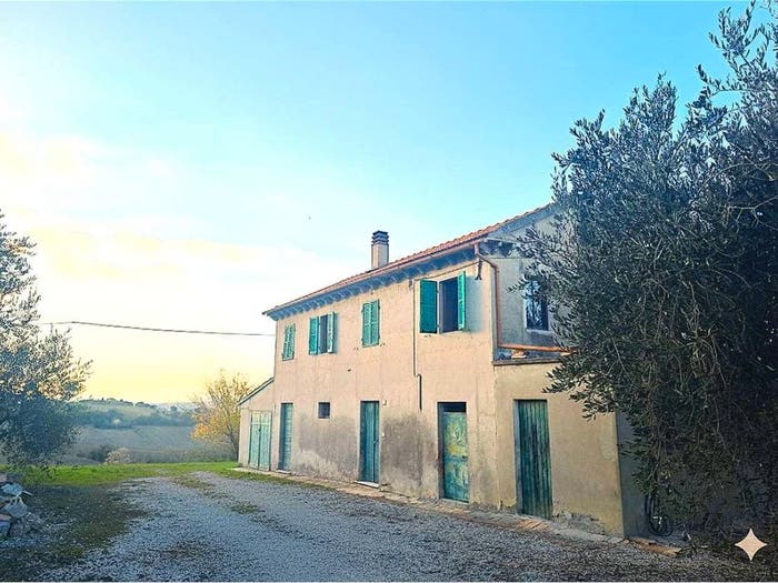 Casa quadrilocale in vendita in Via Ronzano, Belvedere Ostrense