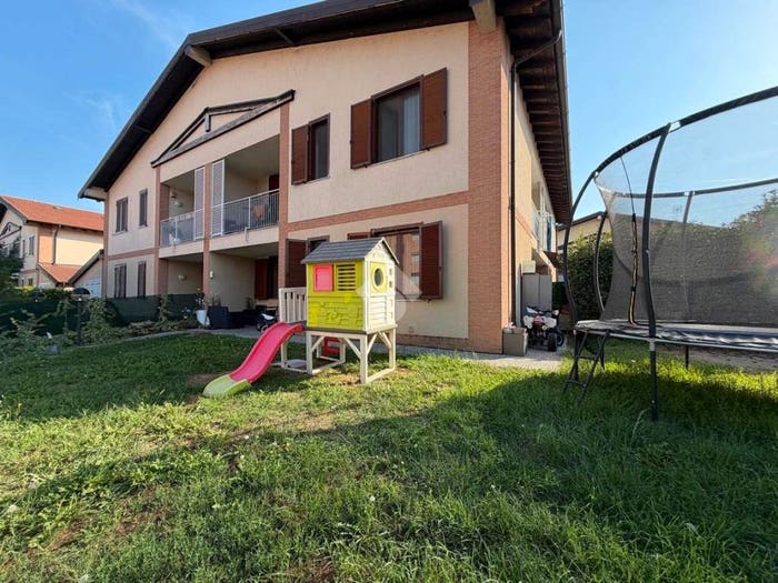 Appartamento trilocale in vendita in Via Filippo Piccaluga, Casorate Primo