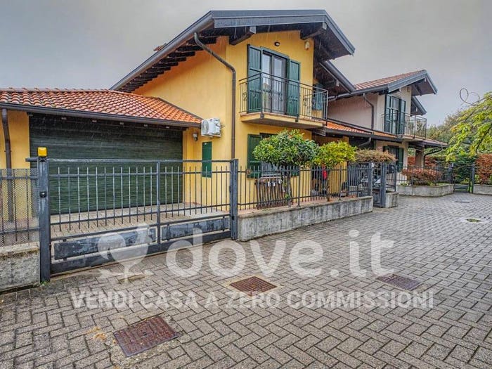 Casa quadrilocale in vendita in Via dei Cesari, Gagnago, Borgo Ticino
