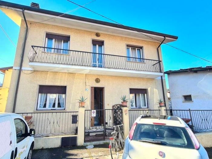 Casa con 6 locali in vendita in Camaiore Paese, Camaiore