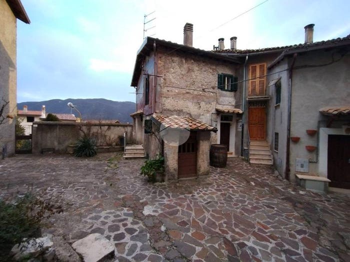 Casa trilocale in vendita in Via Del Forno, Centro, Arcinazzo Romano