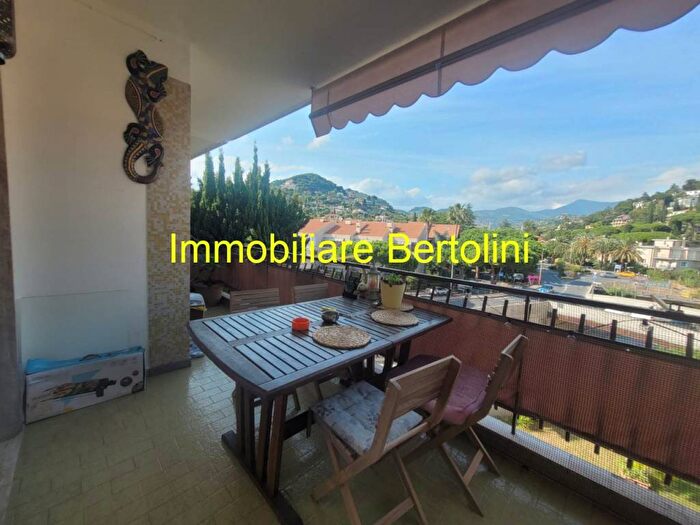 Appartamento trilocale in vendita in via pasteur, Centro, Bordighera