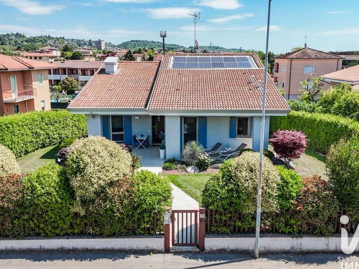 Casa con 6 locali in vendita in Via Staffolo, Centro, Castiglione delle Stiviere