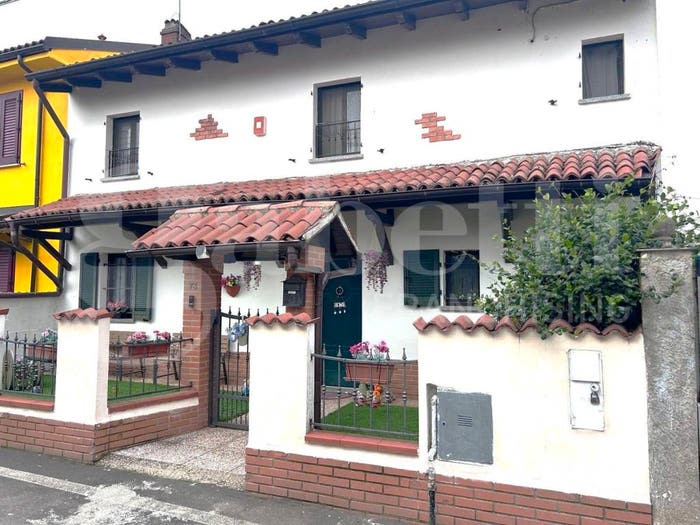 Casa trilocale in vendita in Via Roma, Alagna