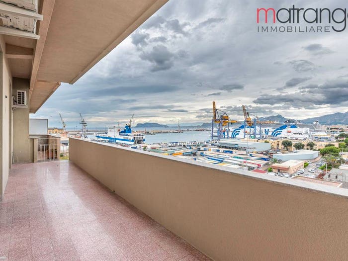 Appartamento con 5 locali in vendita in Via dell'Arsenale, Porto, Palermo