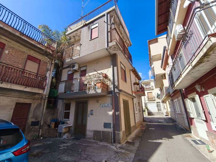 Casa trilocale in vendita in via pisacane, Nizza di Sicilia