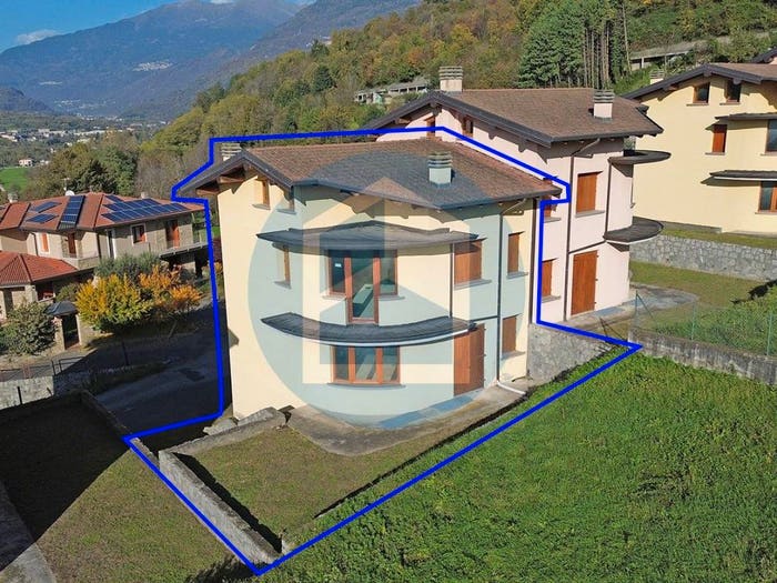 Casa con 6 locali in vendita in Via Giardini, Niardo
