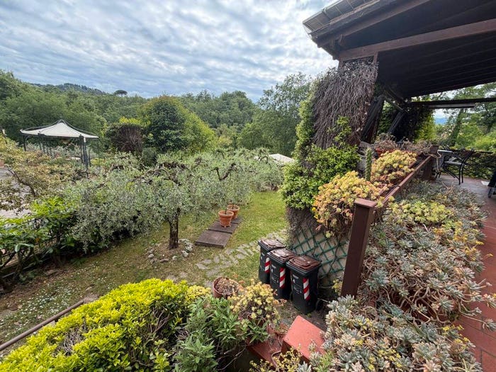 Casa con 6 locali in vendita in Via La Serra, Carmignano