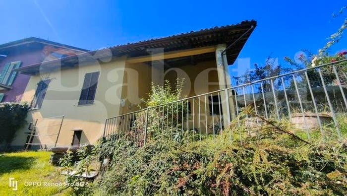 Casa con 6 locali in vendita in Via Bona, Zumaglia