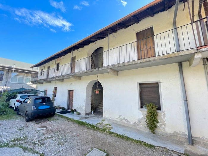 Casa quadrilocale in vendita in Contrada San Bartolomeo, Cocquio, CocquioTrevisago