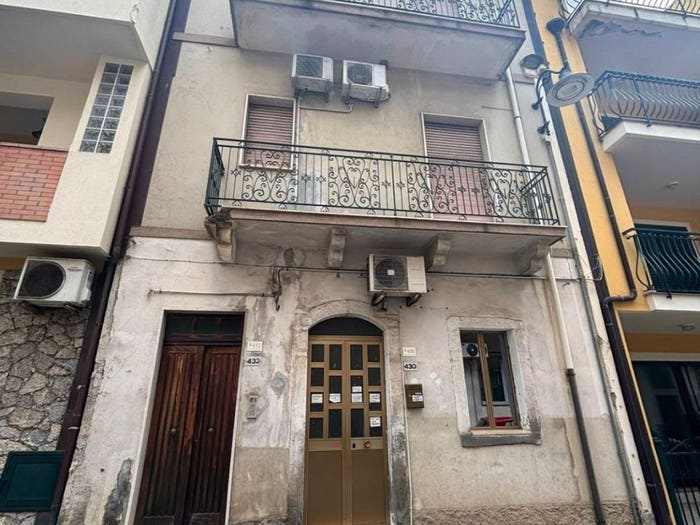 Casa quadrilocale in vendita in Via Vittorio Emanuele, Letojanni