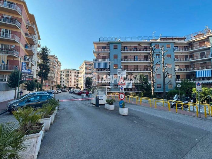 Appartamento quadrilocale in vendita in Via Eduardo Nicolardi, Colli Aminei Capodimonte, Napoli