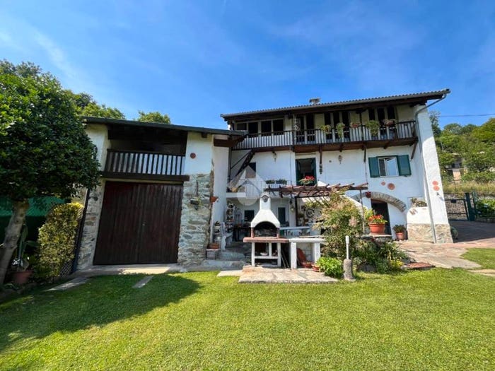 Casa quadrilocale in vendita in Vicolo Cavalice, Alice Superiore, Val di Chy