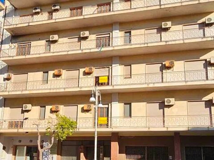 Casa in vendita in Viale Matteotti, Locri