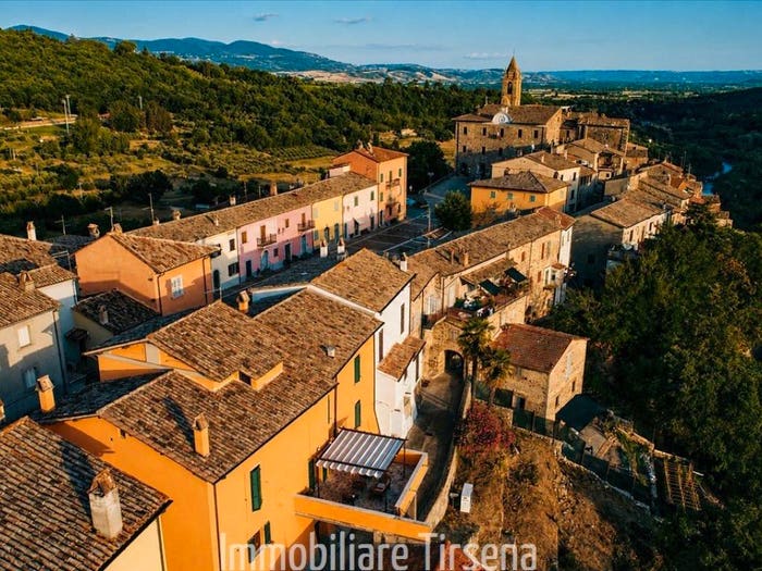 Casa con 6 locali in vendita in Centro, Baschi