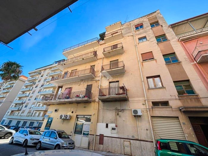 Appartamento con 6 locali in vendita in Via Pola, Centro, Bagheria