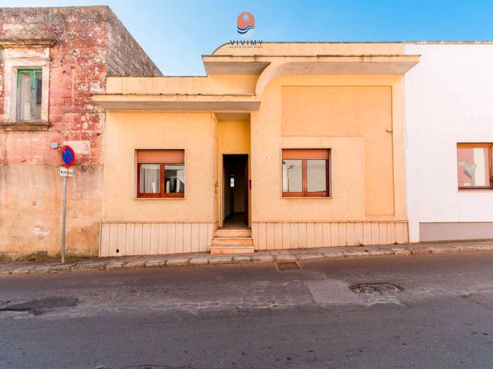 Appartamento con 6 locali in vendita in Via Piave, Casarano