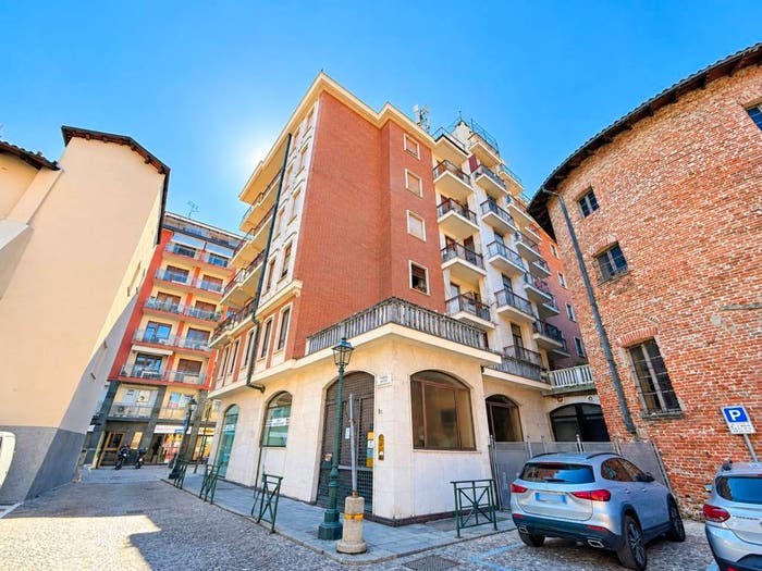 Appartamento con 6 locali in vendita in Piazza Beato Angelo Carletti, Centro, Chivasso