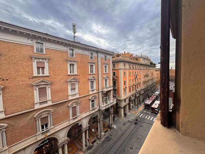 Appartamento con 6 locali in affitto in Via Ugo Bassi, Centro Storico, Bologna