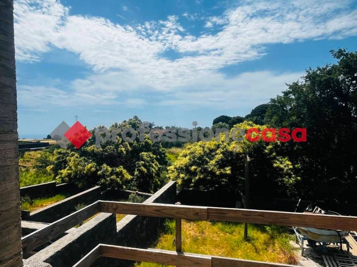 Casa con 5 locali in vendita in Via Cristoforo Colombo, Centro, Aci Sant'Antonio