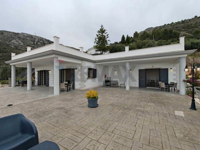 Casa con 6 locali in vendita in Via San Pasquale, Monte Sant'Angelo