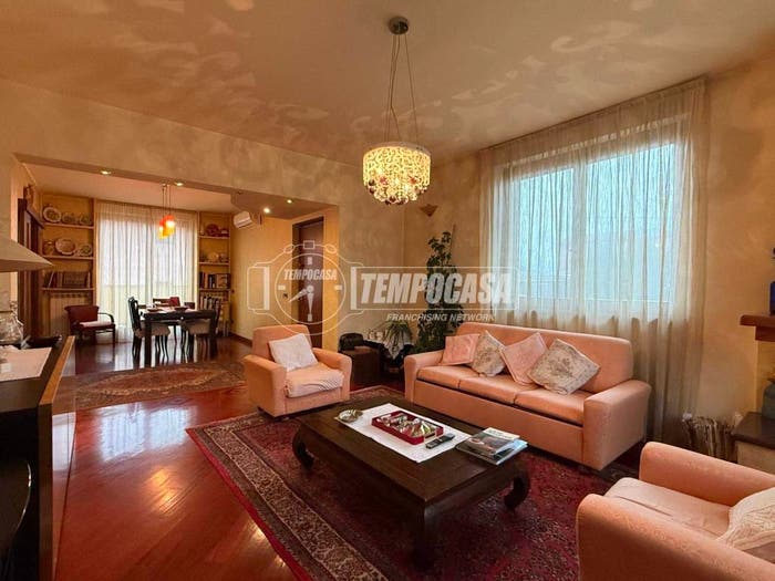 Casa con 5 locali in vendita in Via Europa, Centro, Busto Garolfo